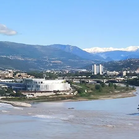 Апартаменты La Madrague Cote D'azur Кро-де-Кань